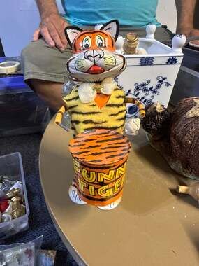 Vintage 1960s Louis Marx Funny Tiger Drummer Tin Litho Wind-Up Toy